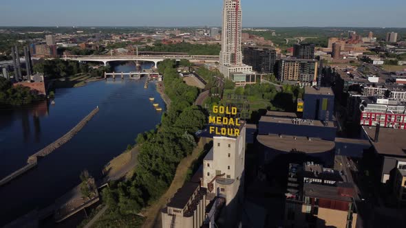 Aerial shot of the Mississippi River in Minneapolis